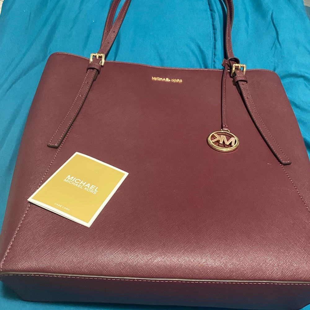 MK Authentic Large Purse - Picture 2 of 5